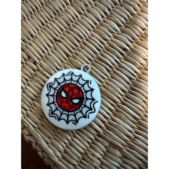 Marvel Spider-Man pendant charm - Picture 1 of 4